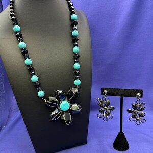 Yousi Turquoise & Black Flower Beaded Necklace & Black Flower Dangle Earrings
